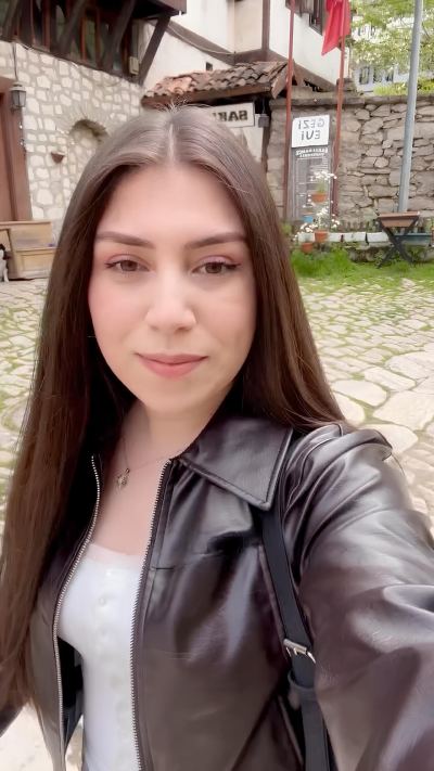 Medine B. - İstanbul influencer