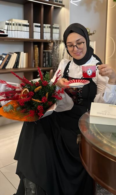 Elif Y. - İstanbul influencer