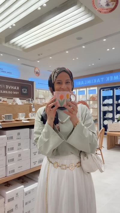Şeyma N. - İstanbul influencer