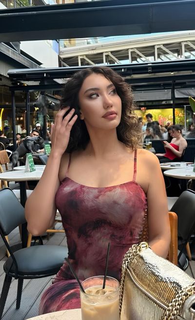 Kübra Ç. - İzmir influencer
