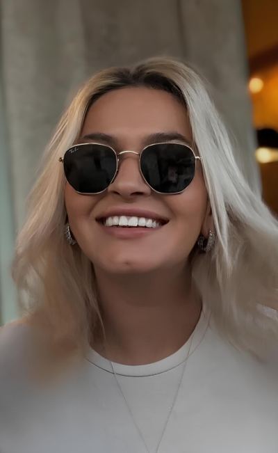 Melisa E. - İzmir influencer