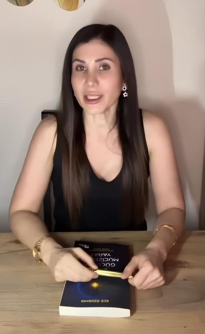 Ece Ö. - İstanbul influencer